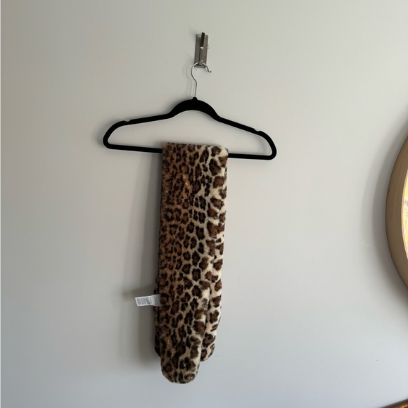 Cabi one size leopard print faux fur neck winter warmer - Picture 6 of 8